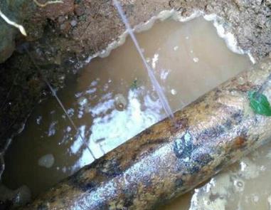 沅江楼顶渗水维修公司分享下地暖漏水的原因及检测方法。